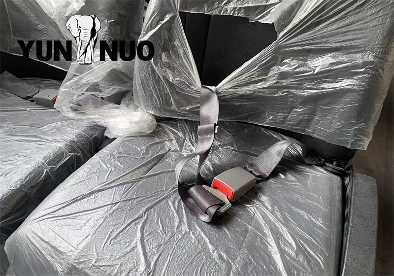 Le Yutong ZK6122HQ9A &agrave; destination du Zimbabwe est sur le point de repartir.