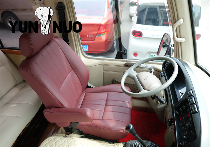 Coaster Toyota de luxe personnalis&eacute; pour un client ghan&eacute;en