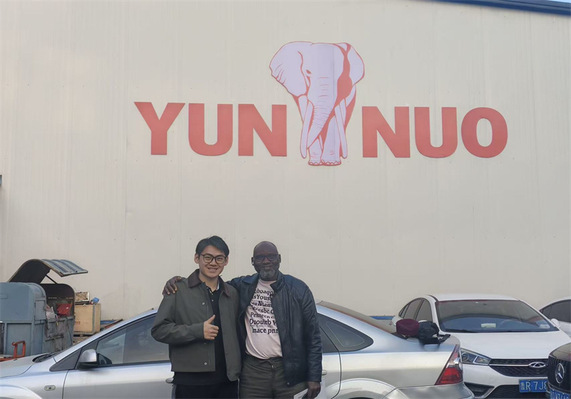 Des clients s&eacute;n&eacute;galais ont visit&eacute; le Shandong Yunnuo