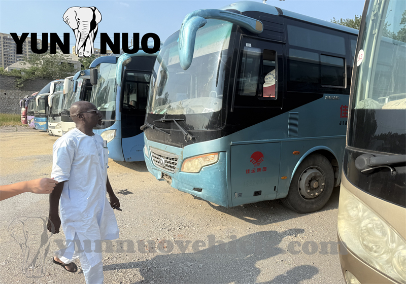 Les clients maliens ouest-africains ont achet&eacute; des entra&icirc;neurs d'occasion.