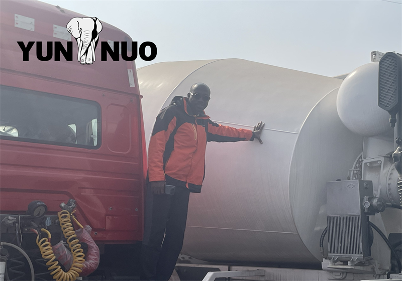 Les clients ivoiriens ont inspecté nos camions tracteurs et camions bennes d'occasion