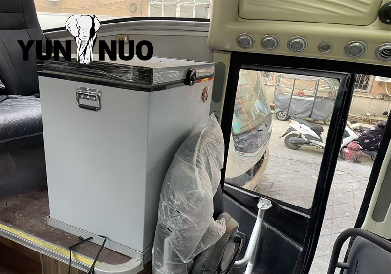 Le Yutong ZK6122HQ9A &agrave; destination du Zimbabwe est sur le point de repartir.