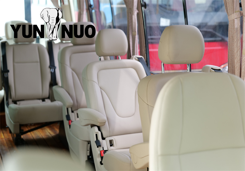 Coaster Toyota de luxe personnalis&eacute; pour un client ghan&eacute;en