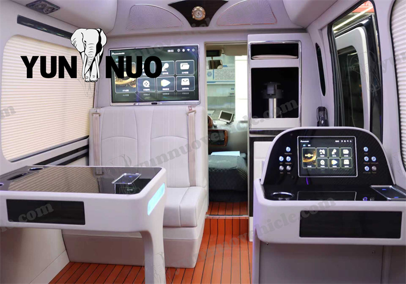 Le Toyota Coaster de luxe r&eacute;cemment lanc&eacute; par Shandong Yunnuo副本