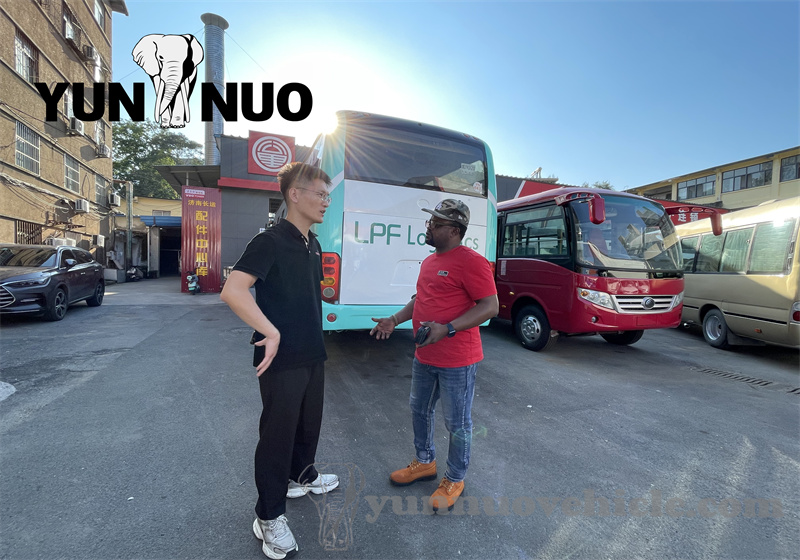 Le client nig&eacute;rian nous a rendu visite et a exprim&eacute; l'intention de devenir notre agent