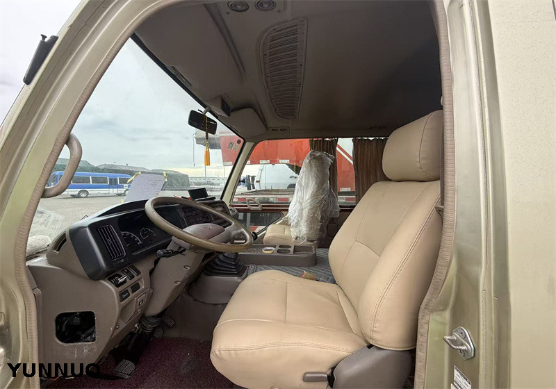 Toyota Coaster. Conduite à gauche