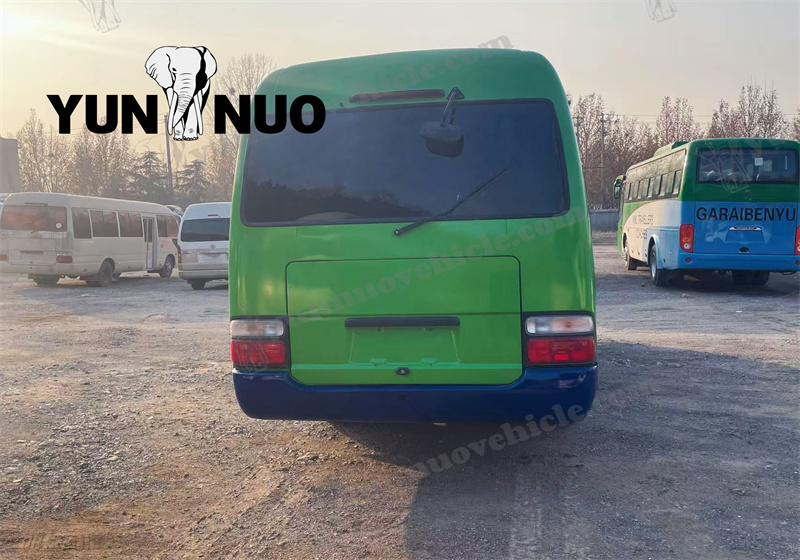 Le Toyota Coaster &agrave; moteur diesel sera exp&eacute;di&eacute; au S&eacute;n&eacute;gal副本