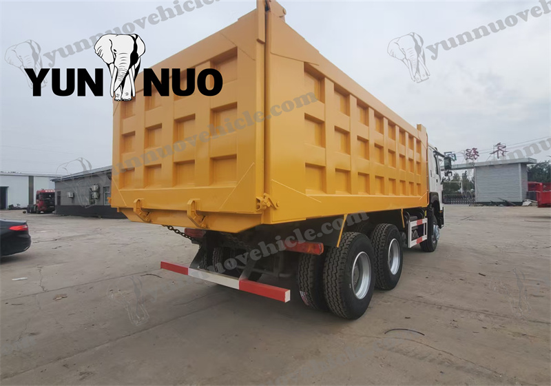 Le camion-benne Howo d'occasion du Shandong Yunnuo est expédié.