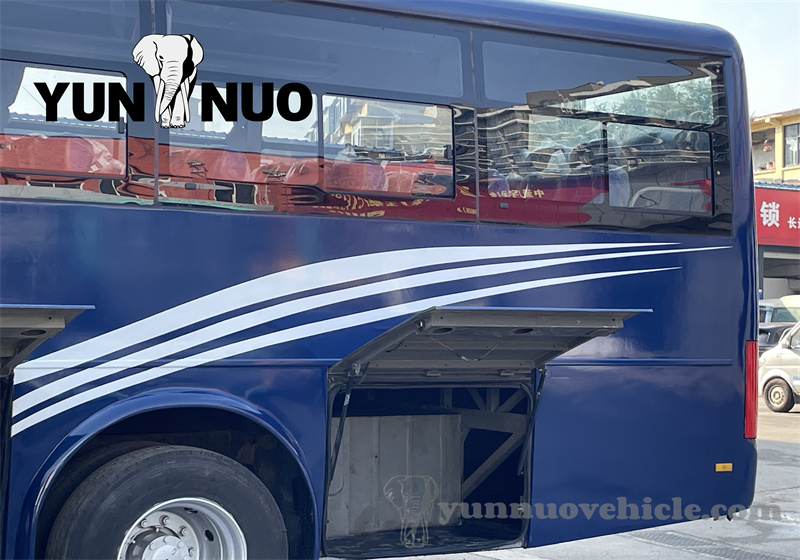 Le bus Yutong ZK6112D personnalis&eacute; d'occasion pour le client zimbabw&eacute;en a &eacute;t&eacute; enti&egrave;rement r&eacute;nov&eacute;.