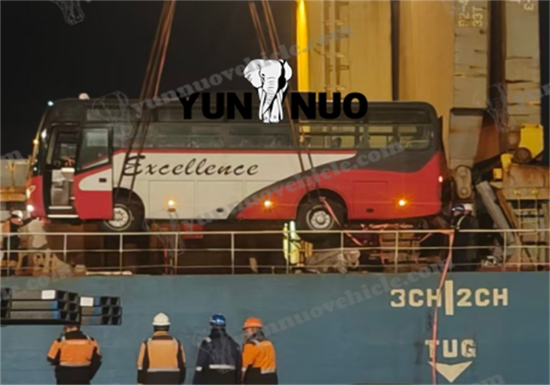 Les bus Yutong usag&eacute;s ont &eacute;t&eacute; charg&eacute;s sur le navire et sont exp&eacute;di&eacute;s au Zimbabwe副本1