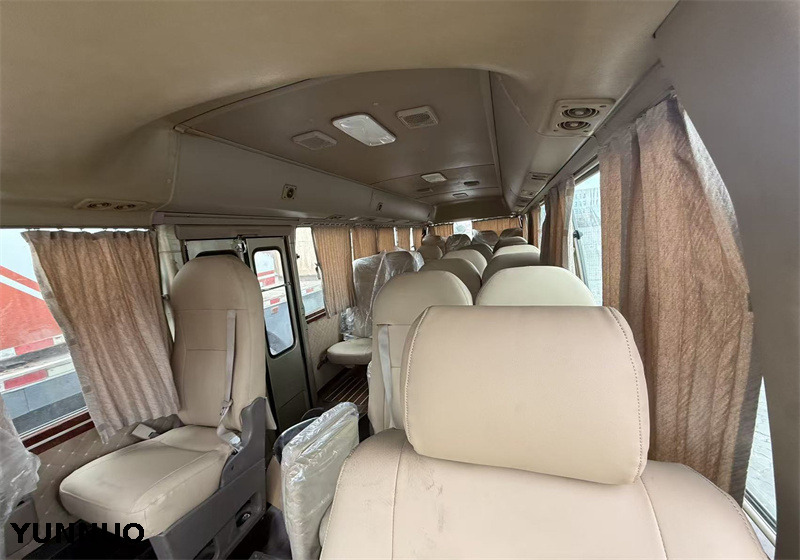 Toyota Coaster. Conduite à gauche