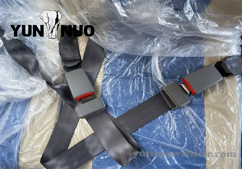 Le bus Yutong ZK6112D personnalis&eacute; d'occasion pour le client zimbabw&eacute;en a &eacute;t&eacute; enti&egrave;rement r&eacute;nov&eacute;.