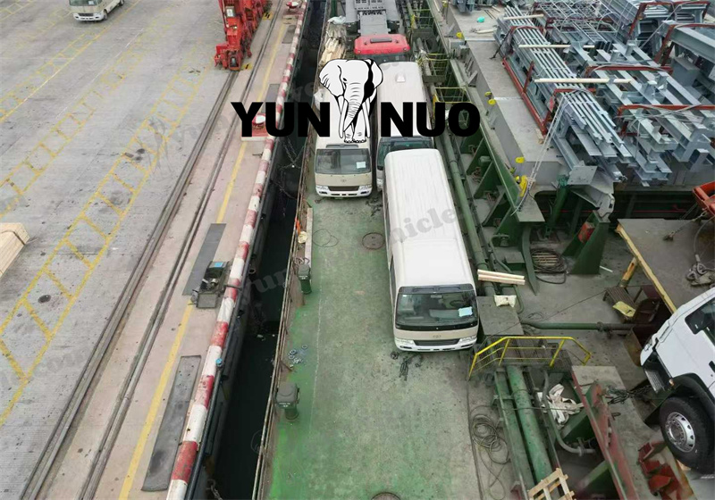 Les bus et camions d'occasion de Yunnuo pr&ecirc;ts &agrave; &ecirc;tre exp&eacute;di&eacute;s vers l'Afrique de l'Ouest