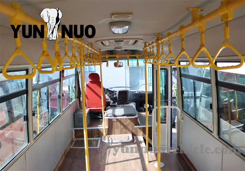 Deux bus yutong d'occasion personnalis&eacute;s par des clients ghan&eacute;ens ont &eacute;t&eacute; envoy&eacute;s au port