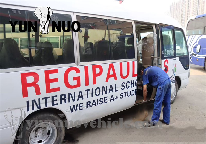 Les sous-verres de Toyota d'occasion &agrave; exp&eacute;dier en Afrique ont &eacute;t&eacute; r&eacute;nov&eacute;s.