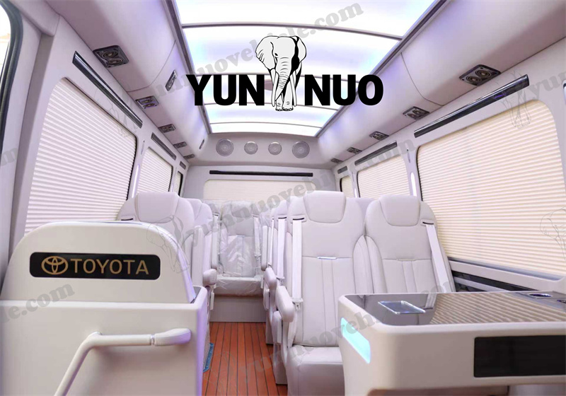 Le Toyota Coaster de luxe r&eacute;cemment lanc&eacute; par Shandong Yunnuo副本1