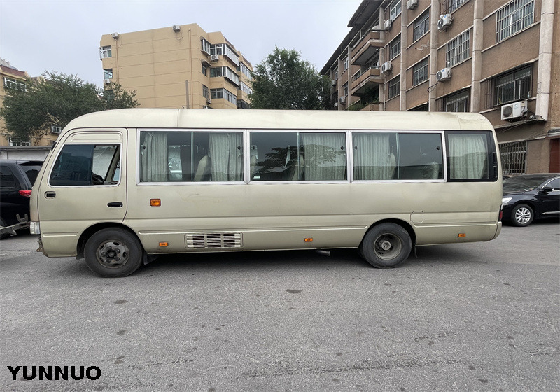 Toyota Coaster. Conduite à gauche