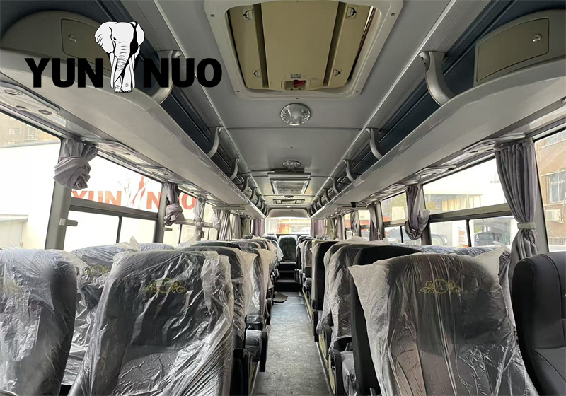 Le Yutong ZK6122HQ9A &agrave; destination du Zimbabwe est sur le point de repartir.