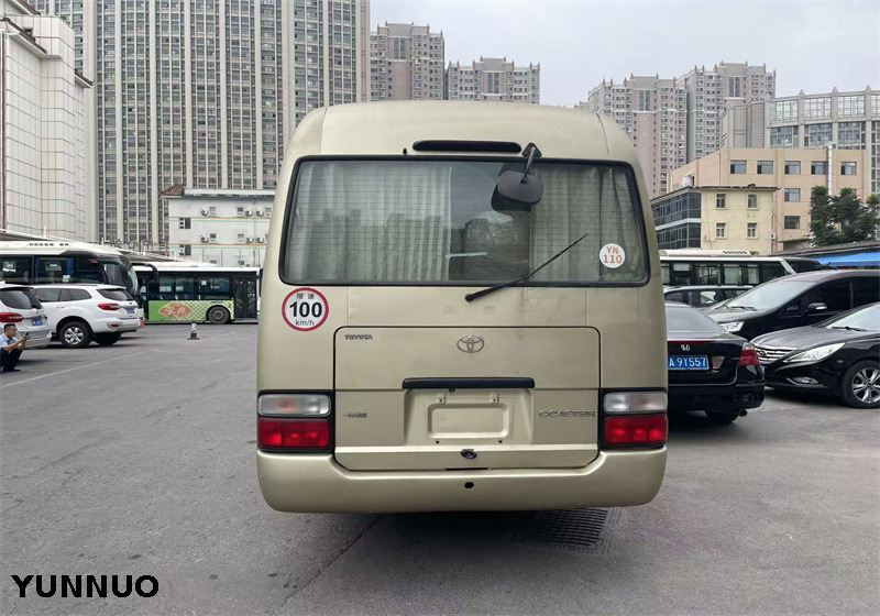 Toyota Coaster. Conduite à gauche