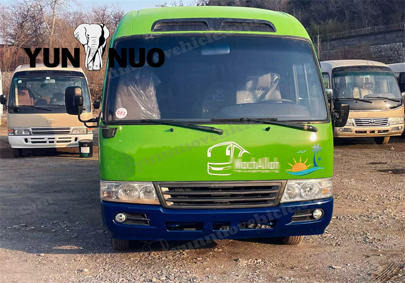 Le Toyota Coaster &agrave; moteur diesel sera exp&eacute;di&eacute; au S&eacute;n&eacute;gal副本