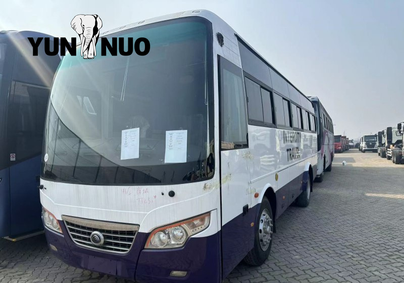 Le bus du client zimbabwéen a été rénové et livré au port de Tianjin