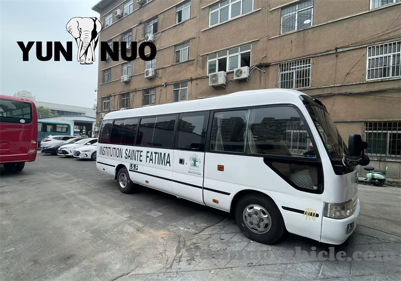 Le Toyota Coaster de 29 places