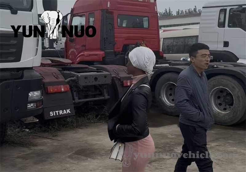 Des clients du Mali visitent le Shandong Yunnuo