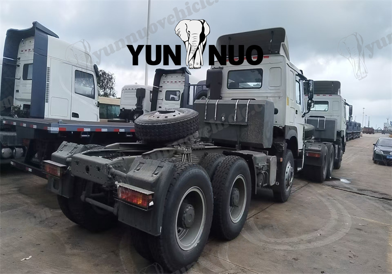 Le Sinotruk command&eacute; par le client angolais est arriv&eacute; au port.jpg